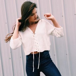CROPPED WHITE SWEATER